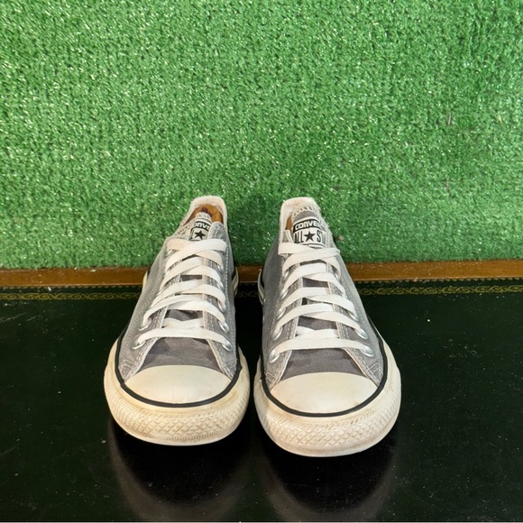 Converse Chuck Taylors All Star Gray White Sneakers Canvas Classic Kids Size 5Y - Picture 2 of 6